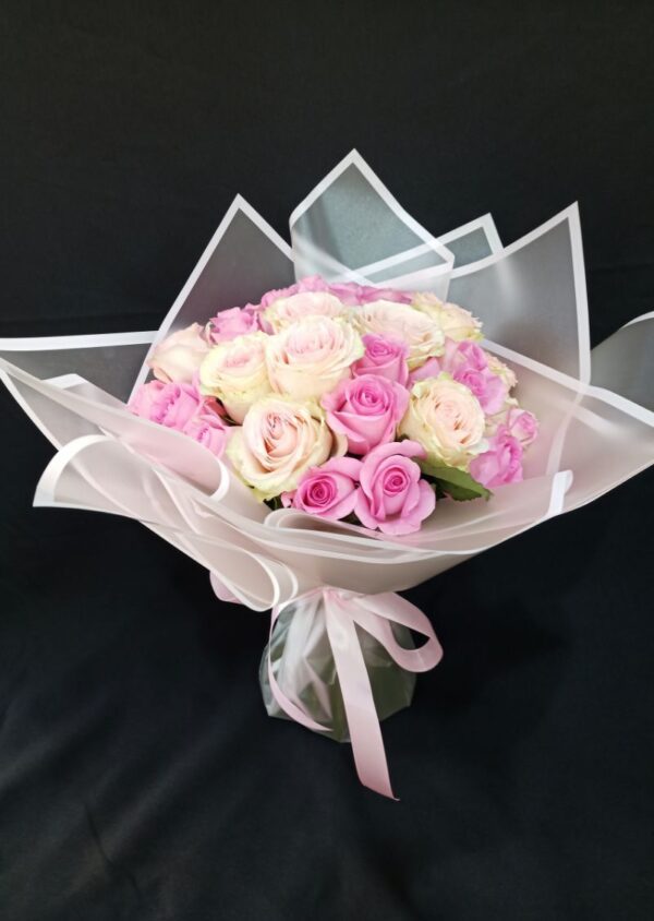 30pcs classic pink mix roses bouquet