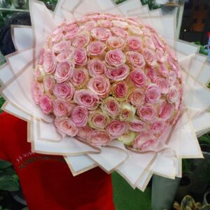 Light pink roses bouquet - fresh and fragrant flowers for special occasions, weddings, and romantic gifts.