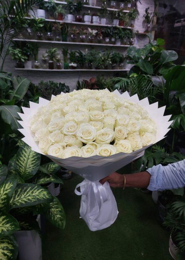 101 White Rose Bouquet - Elegant and Timeless Floral Arrangement for Weddings and Special Occasions.