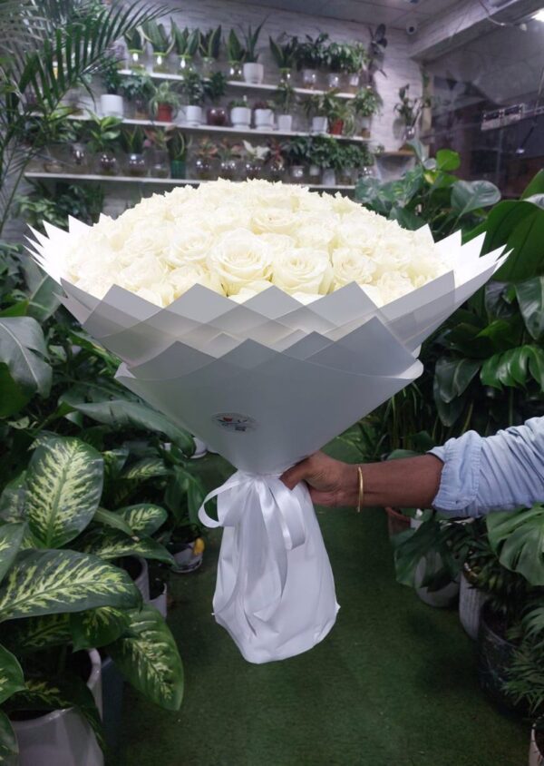 101 White Rose Bouquet - Elegant and Timeless Floral Arrangement for Weddings and Special Occasions.