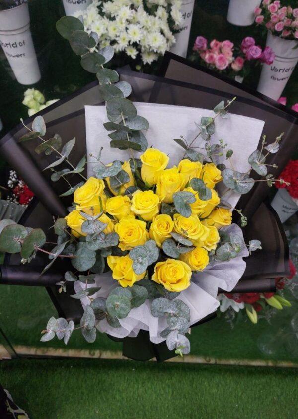 Elegant Yellow Roses Bouquet - Vibrant Floral Arrangement for Any Occasion