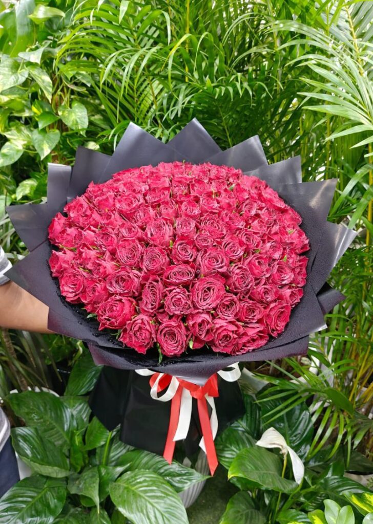100 red roses luxury bouquet UAE with same-day delivery in Sharjah and Dubai