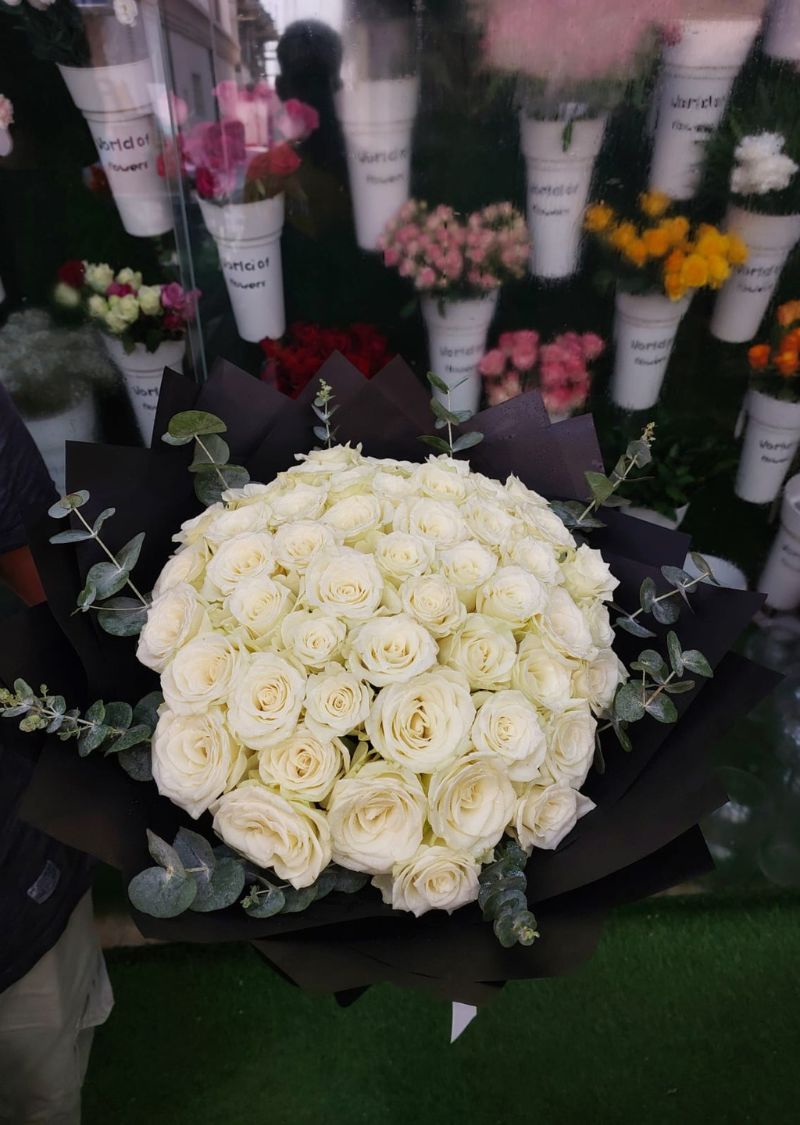 50pcs White Rose Bouquet – Premium Fresh Roses for Special Occasions in Dubai