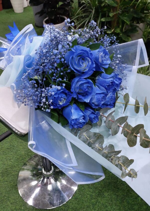 Fresh 10pcs blue roses bouquet, perfect for birthdays, anniversaries, and weddings in Dubai.