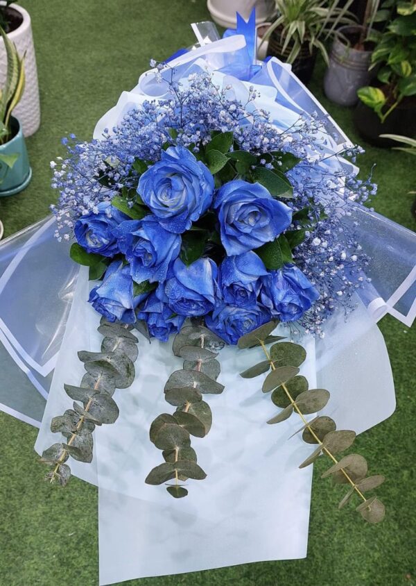 Fresh 10pcs blue roses bouquet, perfect for birthdays, anniversaries, and weddings in Dubai