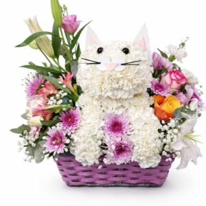 Fresh flower cat arrangement made with premium roses, perfect Valentine’s Day floral gift in Dubai