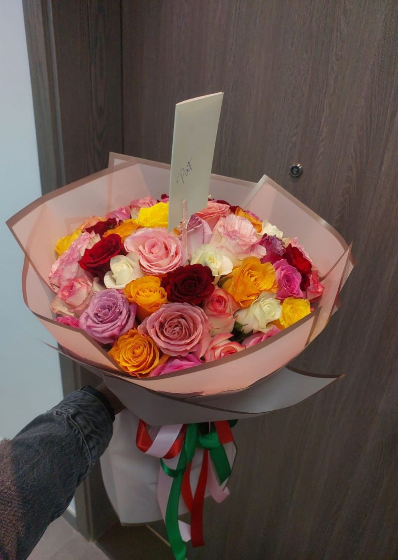 51pcs Multicolour Roses Bouquet – Elegant Floral Gift