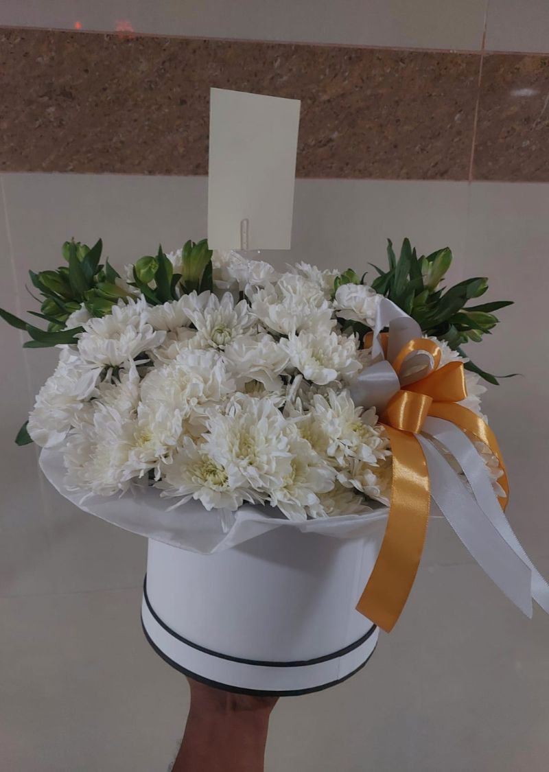 Elegant White Chrysanthemum Bouquet in Decorative Gift Box