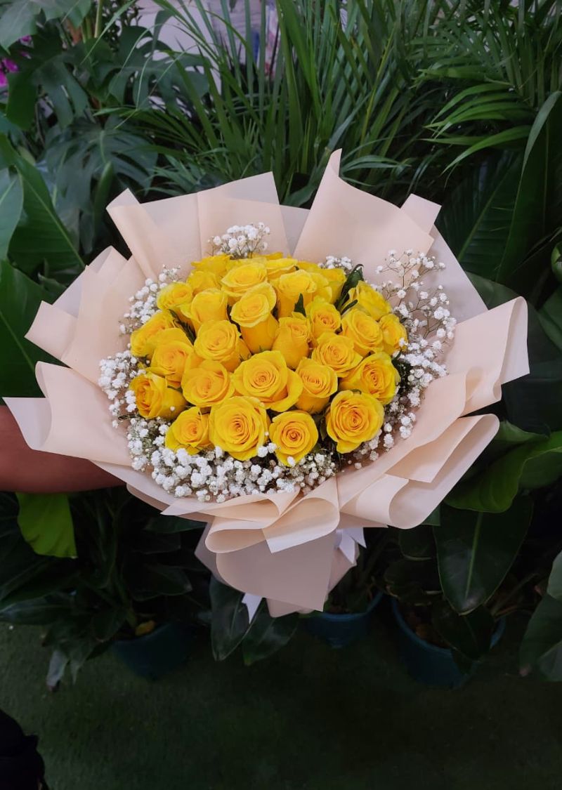 Yellow Rose Bouquet with Baby’s Breath – Elegant Flower Delivery in Dubai & Sharjah