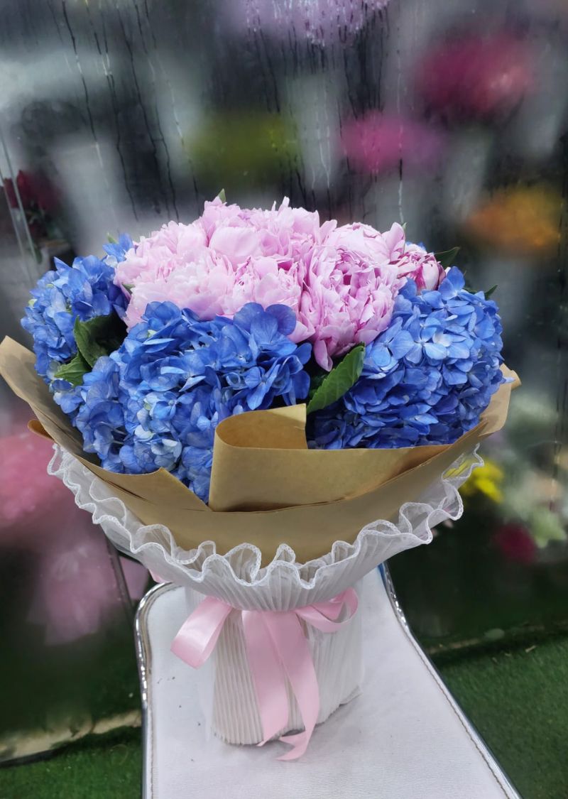 Peony Hydrangea Bouquet for Birthday, Anniversary, or Graduation – UAE Delivery