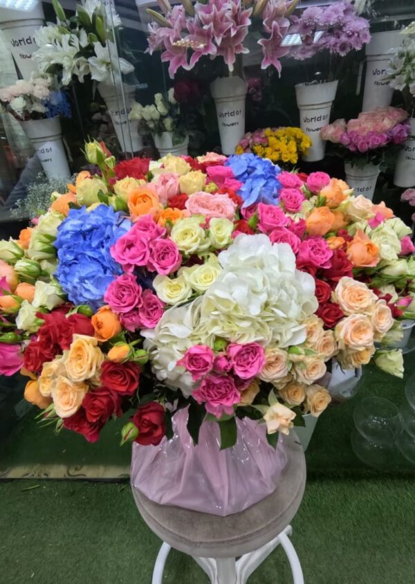Luxury 101 Spray Roses & 5 Hydrangea Bouquet – Premium Colorful Flower Arrangement Dubai