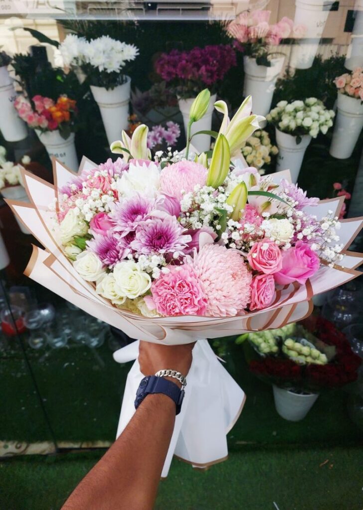 Fresh flower delivery in University City Road Sharjah with beautiful rose bouquet