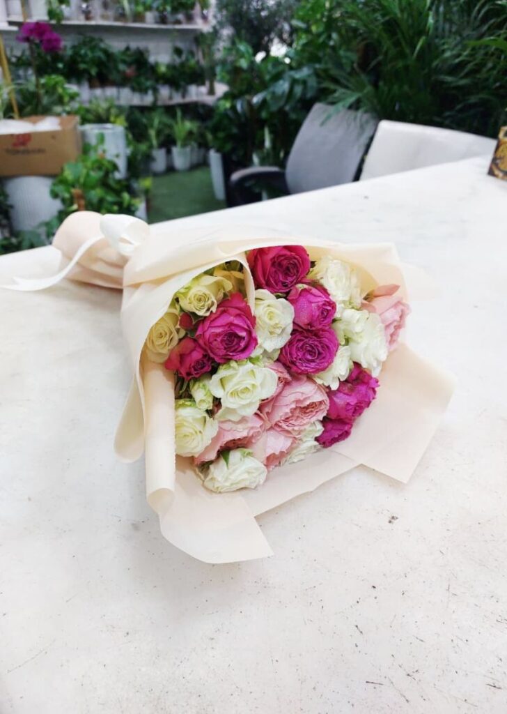 Fresh colorful roses bouquet delivery in Dubai