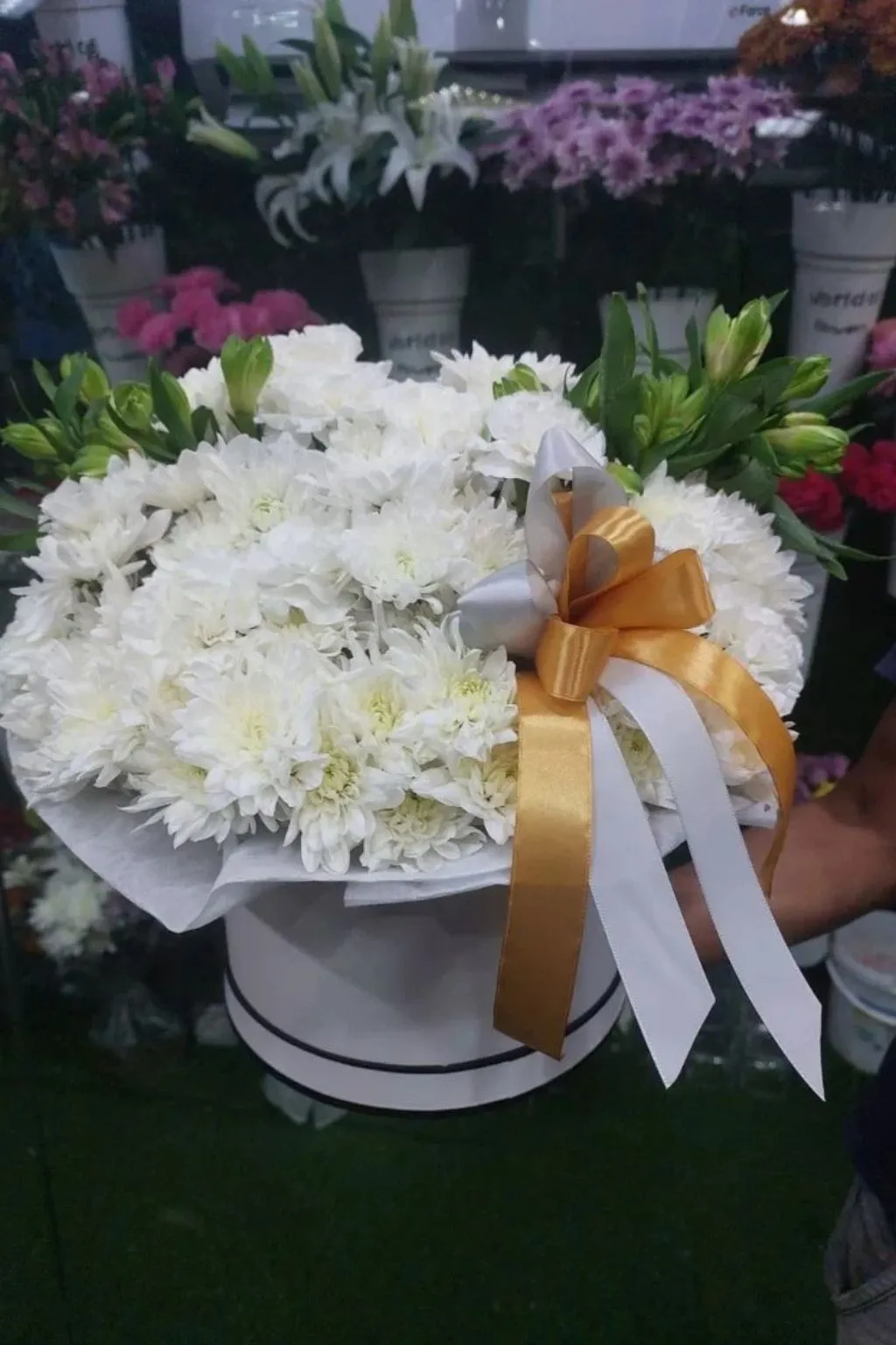 White chrysanthemum flower box gift ready for same-day delivery in Dubai