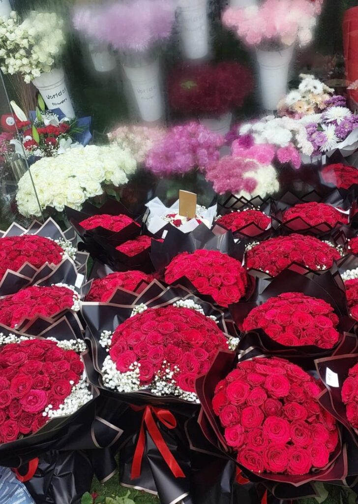 fastest fresh flower delivery Al Jada Sharjah with red and white rose bouquet