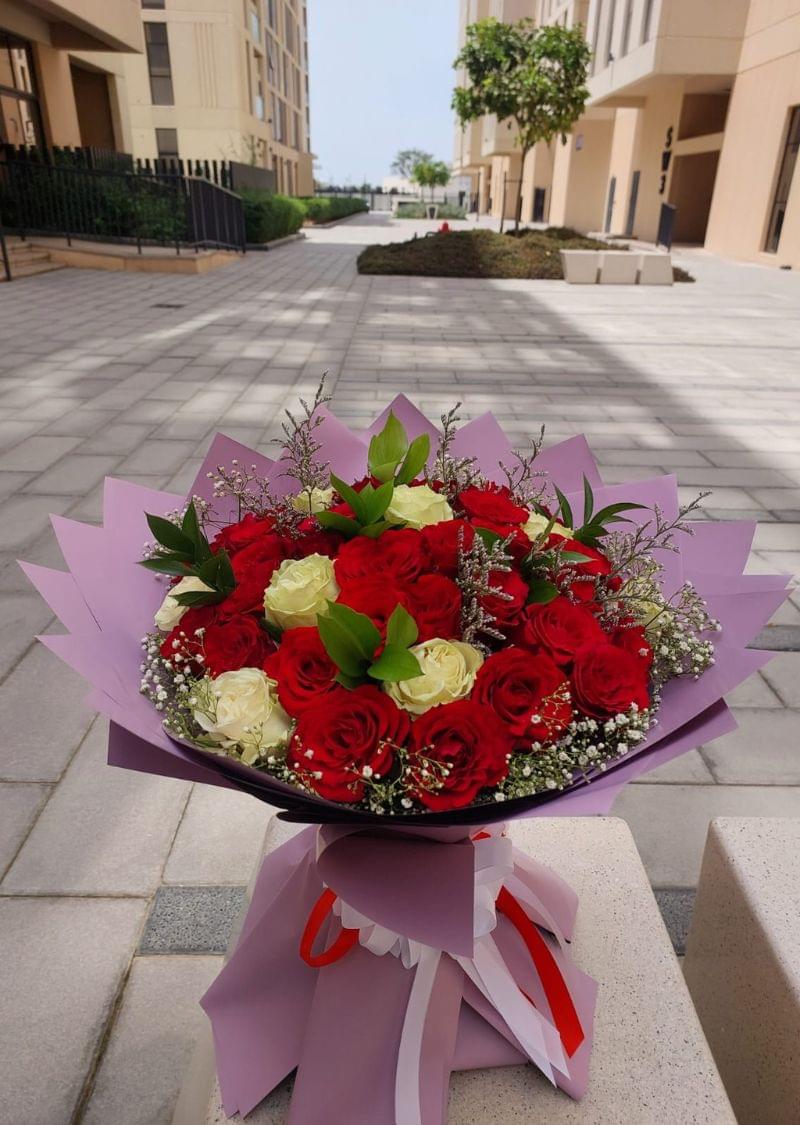 Fresh flower bouquet for express delivery in Al Mamsha Sharjah within 20 minutes.