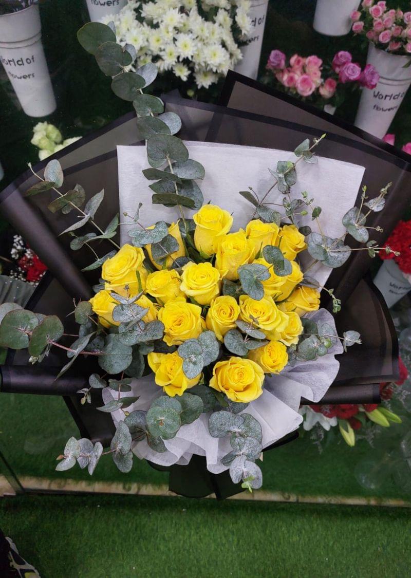 Elegant Yellow Roses Bouquet - Image 2