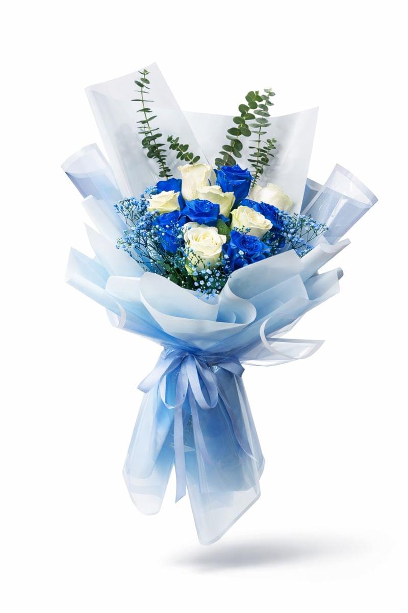 Luxury Blue and White Rose Bouquet – Premium Flower Delivery in Dubai