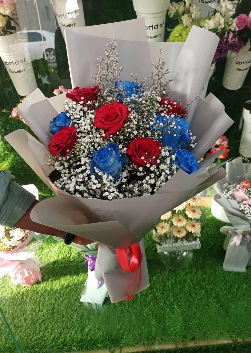 Premium Red and Blue Roses Bouquet fresh flower arrangement, perfect gift for Valentine’s Day and special occasions in UAE