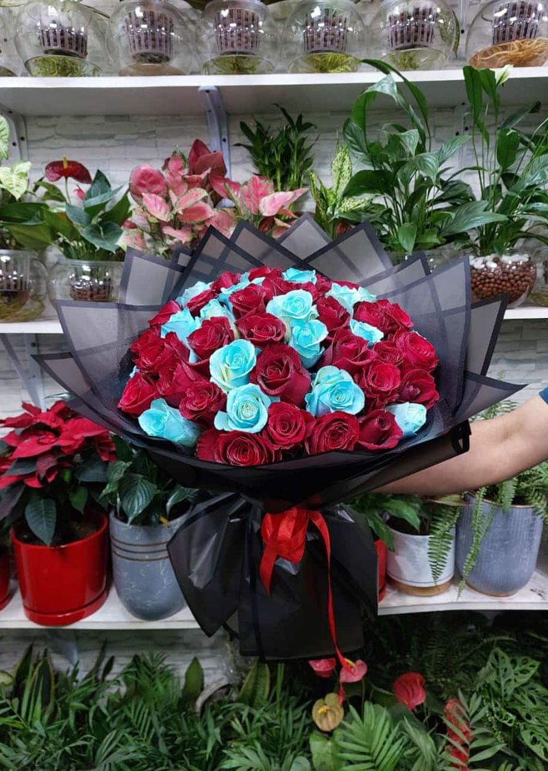 Red and Blue Roses Bouquet – Flower Shop Dubai - Image 2