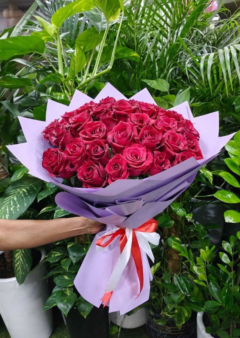 Red Rose Bouquet in Purple Wrap – Same Day Flower Delivery Across UAE - Image 2