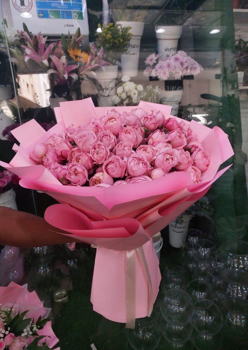 Pink Roses Bouquet – Elegant Hand-Tied Flower Arrangement - Image 4