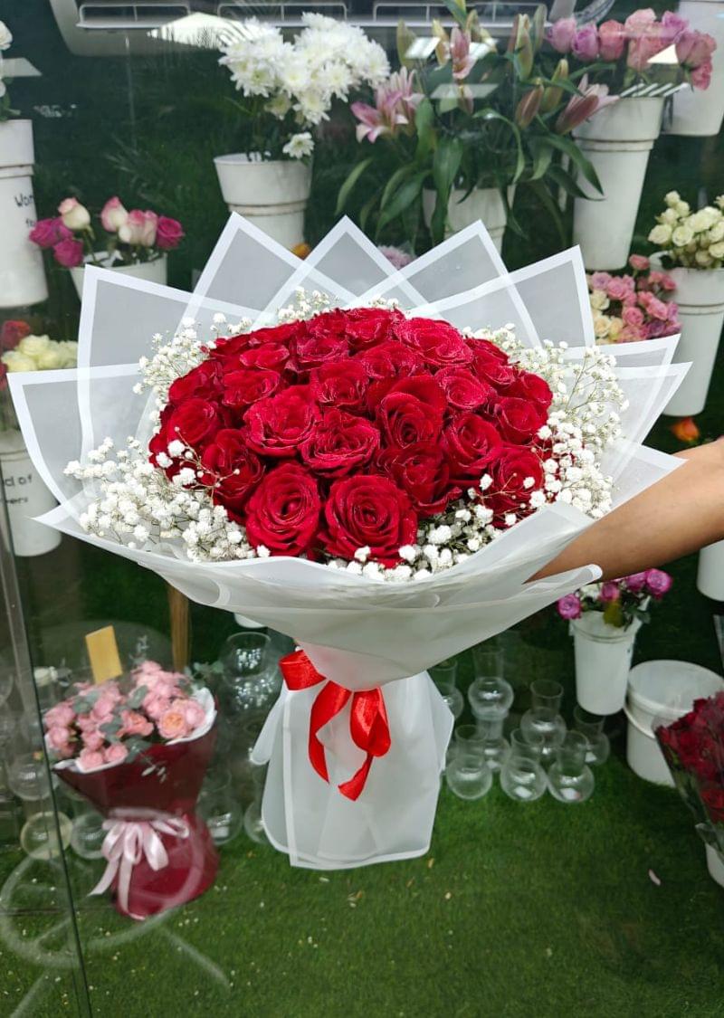 Luxury red roses bouquet with white baby’s breath arranged for premium flower delivery in Dubai