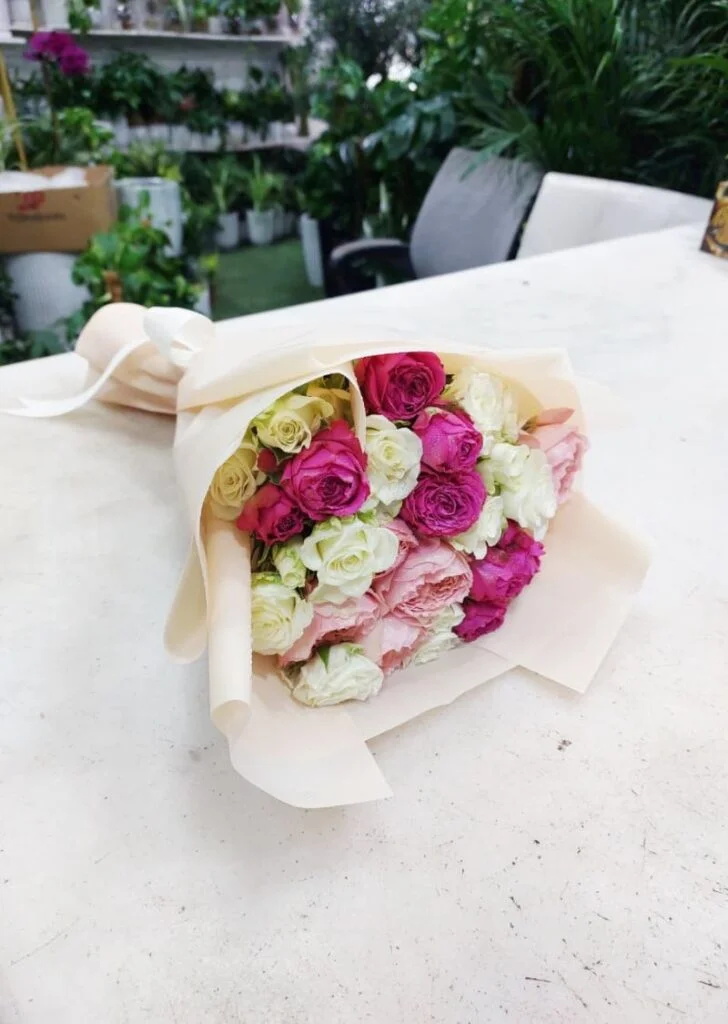 Fresh colorful roses bouquet delivery in Dubai