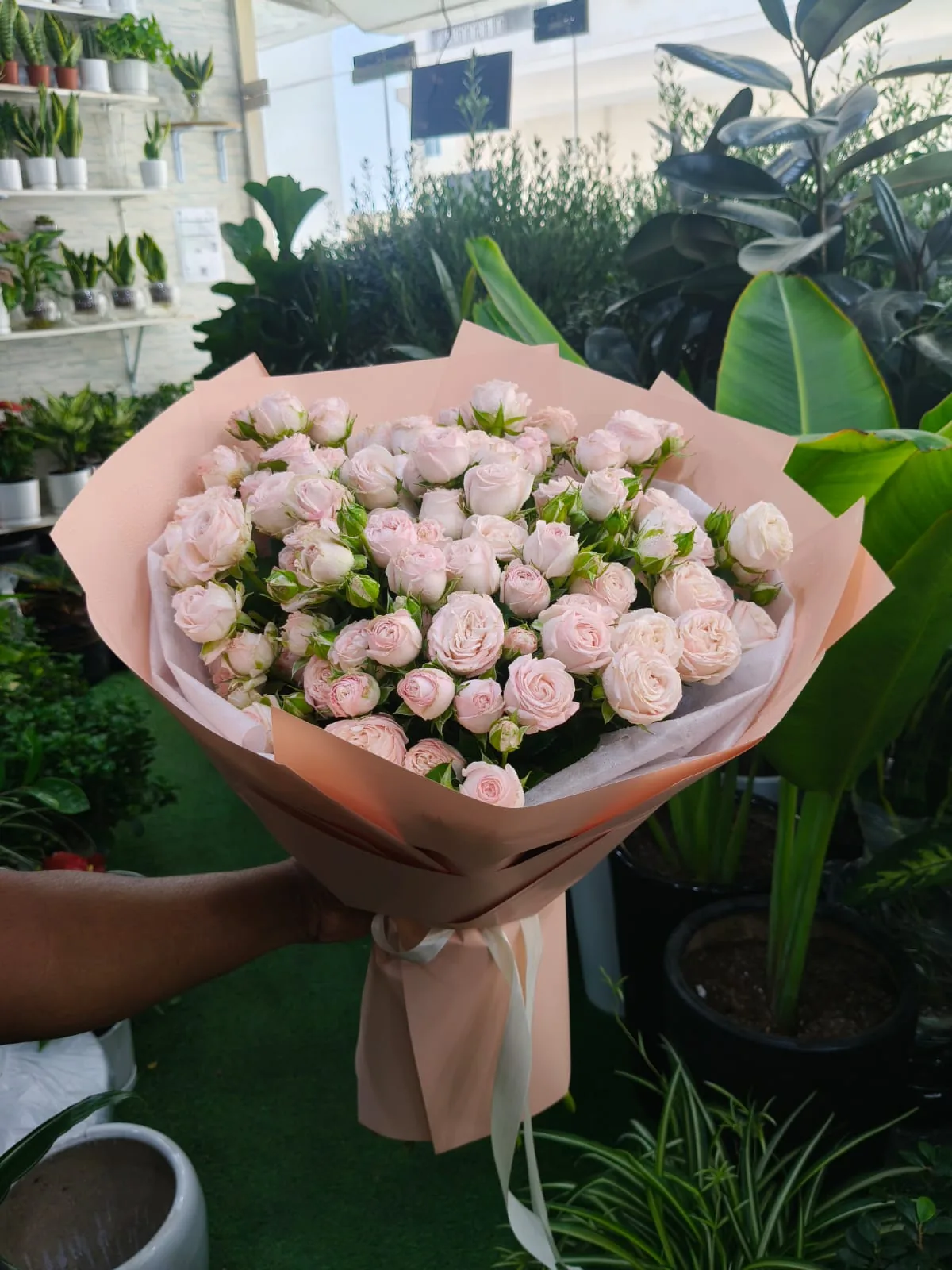 Fresh flower bouquet delivery in Dubai